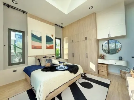 3 Bedroom Single-Story American Style Farmhouse For Sale photo 3